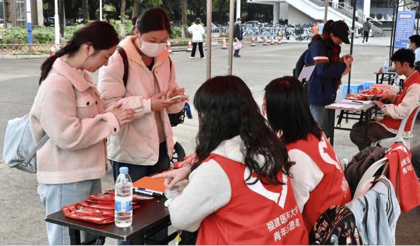 福建医科大学“学雷锋”主题活动 - 图片 1