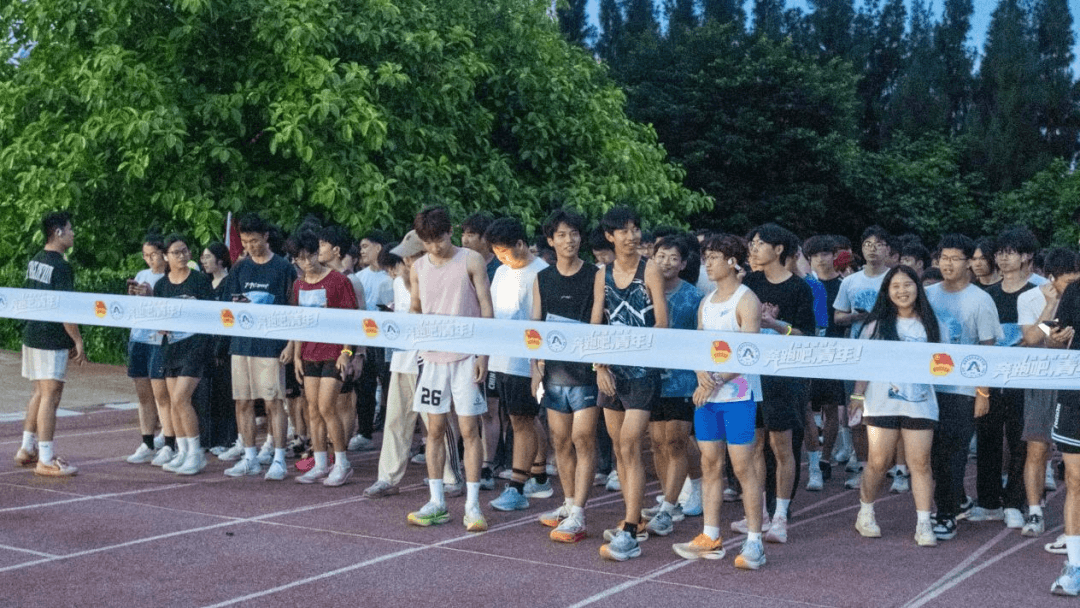 福建信息职业技术学院“福信夜跑，点亮校园”活动 - 图片 3